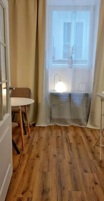 Apartment Pine - *